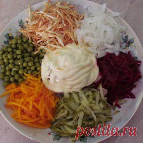 Салат с жареным картофелем, свеклой и мясом - BestCook