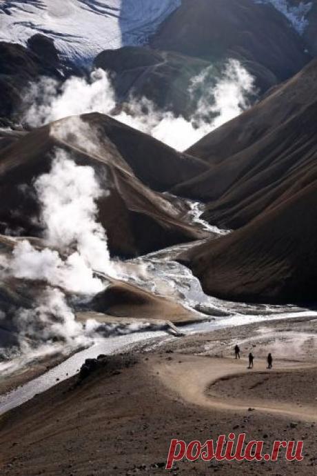 oceanflower2015:
“Valley in the Kerlingarfjoll area with geothermal activity. Iceland
”