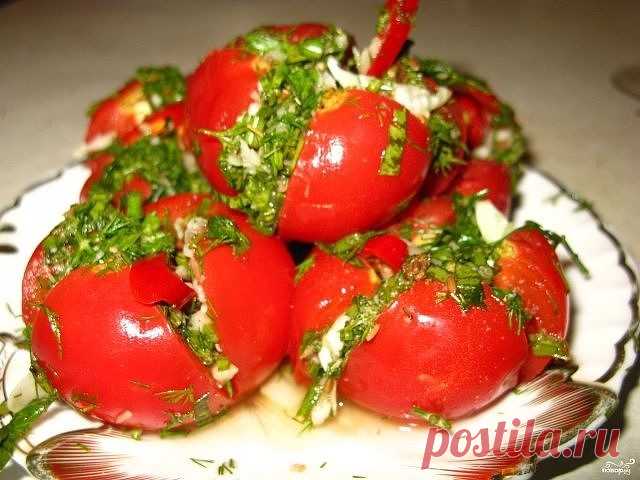 10 СУПЕР РЕЦЕПТОВ ИЗ ПОМИДОРОВ.
~~~~~~~~~~~~~~~~~~
Сохраните, обязательно пригодится!

🍅 1. Маринованные помидоры сладко-острые

Ингредиент:
- 2 кг свежих помидоров (спелых и упругих)
- 1 красный острый перец
- 2 - 3 зубчика чеснока
- 1 болгарский перец
- перец душистый горошек
- гвоздика
- сахар
- соль
- уксус 9%

Приготовление:

1. В чистые банки уложить специи, по 3-5 горошин душистого перца, 3-5 гвоздичек, по 1 зубчику чеснока порезанного ломтиками, 1/4 болгарского пе...