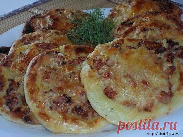 Картофельные ватрушки с курицей.