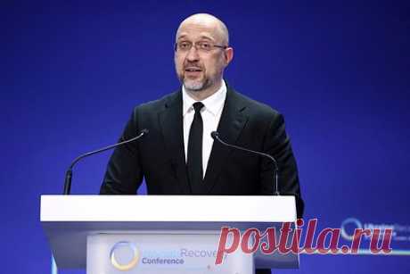 Шмыгаль указал премьеру Польши на недопустимость инцидента с высыпанием зерна. Премьер-министр Украины Денис Шмыгаль указал польскому коллеге Дональду Туску на недопустимость инцидента с высыпанием зерна из украинских грузовиков. «Ключевая тема — ситуация на границе и риски, связанные с этим. Отметил неприемлемость инцидента с рассыпанным на дороге украинским зерном», — заявил он.