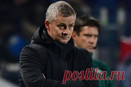 Названо условие увольнения тренера «Манчестер Юнайтед». Руководство английского футбольного клуба «Манчестер Юнайтед» намерено продолжить работу с главным тренером Уле Гуннаром Сульшером. 48-летний специалист потеряет работу, если команда по итогам сезона-2021/2022 в Английской премьер-лиге опустится ниже четвертого места. Причина доверия к Сульшеру — это результаты в ЛЧ.