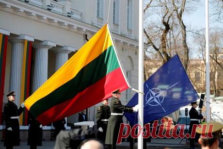 В Литве предложили узаконить партизанские отряды для сопротивления оккупации. Узаконить партизанские отряды для сопротивления потенциальной оккупации предложил литовский депутат, глава комитета парламента республики по безопасности и обороне Лауринас Касчюнас. По его словам, защита Литвы не является исключительной ответственностью армии страны и союзников Вильнюса по НАТО.