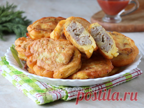 Мясной рулет с сыром в кляре (из фарша) — рецепт с фото Из фарша и сыра сформируйте большой рулет, заверните его в фольгу и заморозьте. Затем разрежьте на кусочки, обмакните в кляр и обжарьте.