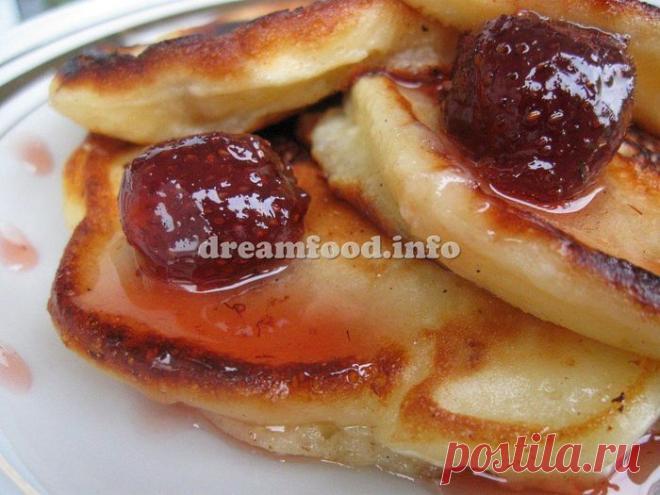 Оладьи творожные с изюмом.