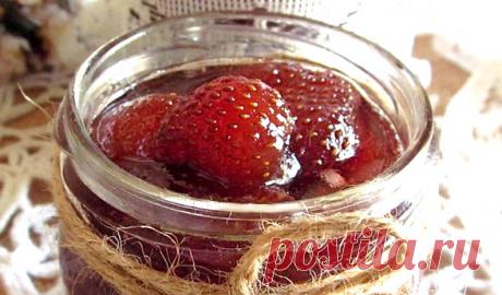 Варенье клубничное «Русская утеха» - мой клубнику водкой:каждую ягодку персонально!