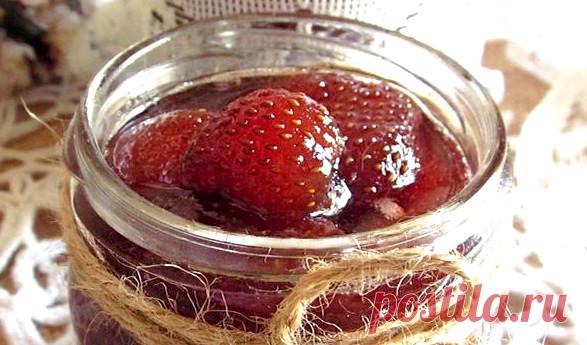 Варенье клубничное «Русская утеха» - мой клубнику водкой:каждую ягодку персонально!
