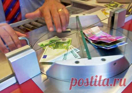 Курс евро к доллару продолжает снижаться