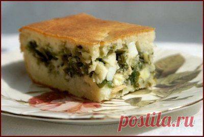 Быстрый (заливной) пирог с зелёным луком и яйцом.