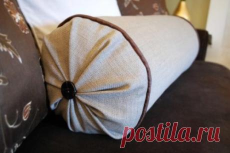 КАК СШИТЬ ДИВАННУЮ ПОДУШКУ-ВАЛИК
Сшить диванную подушку-валик очень легко потому, что при пошиве такой подушки (в основном) не требуется точных подсчетов, а также ее может сшить человек, который поверхностно владеет искусством ш…