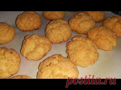 Вкусно к чаю...Просто из НИЧЕГО..Манка +Вода и Растительного масла...манка 500 граммов 
сахар 120 граммов 
соль щепотка 
вода 160мл 
растительное масло 120 мл 
разрыхлителя 1 ч.л 
ванилин и цедра лимона по желанию 

Выпекать при температуре 180 градусов 20 минут