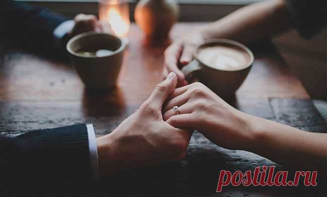 Цените тех, с кем маска ни к чему
Цените тех, с кем маска – ни к чему, Кому открыться можно нараспашку… Кто говорит «Всегда тебя приму…», И принимает сердцем, не внатяжку… Цените тех, чьи руки теплотой Согреют вас, когда на сердце вьюга… Кто дорог вам душевной красотой, Кто смотрит на проблемы без испуга… Цените тех, кто вас не проклинал, Когда в беде другие […]
Читай пост далее на сайте. Жми ⏫ссылку выше