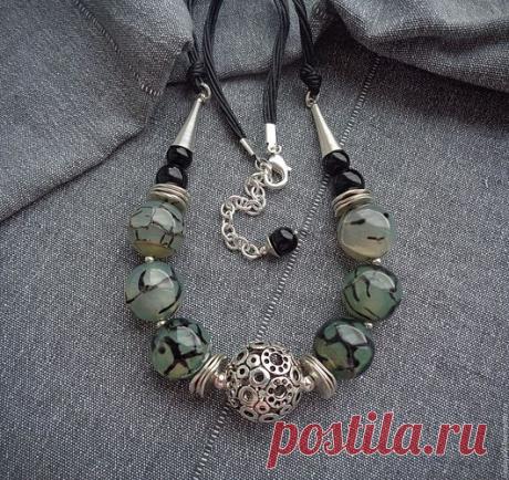 Купить колье "Юпитер" - черный, черно-зеленое колье, чёрно-зелёные камни, крупное колье