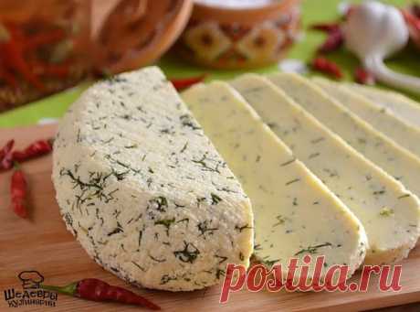 ОБАЛДЕННЫЙ СЫР В ДОМАШНИХ УСЛОВИЯХ 
Всё очень просто - вкуснее чем магазинный 
ИНГРЕДИЕНТЫ: 
● Молоко — 1 Литр
● Сметана 20% — 200 Грамм
● Яйцо — 3 Штуки
● Соль — 1 Чайная ложка (без горки)
● Укроп — 1 Ст. ложка (мелко порезанного)
ПРИГОТОВЛЕНИЕ: 
1. Подготовьте продукты. Укроп тщательно вымойте, отделите от веточек крупных и мелко порежьте. Приступим.
2. Возьмите удобную для смешивания тару и венчик или миксер. Разбейте яйца, влейте сметану.
3. Венчиком или миксером сдела...