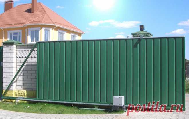 Откатные ворота купить
для загородного дома гораздо проще, потому, что вы знаете какие машины будут в ворота въезжать. Но иногда и в загородный дом требуется приезд грузовых или специальных машин. И об этом надо то же подумать. 
Место установки откатных ворот нужно выбирать еще до их покупки. Нужно указать направление открытия ворот, а также проверить, есть ли у вас достаточно места по прямой линии забора, для их открытия. При покупке ворот большое влияние имеет их предназначение и вкус