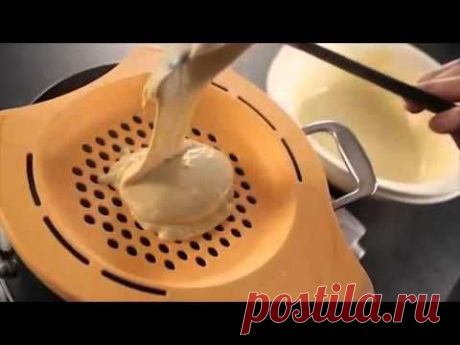 Tupperware - Bake to Basics Spätzle Maker Round.flv