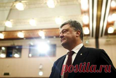 Экс-депутат Рады заявил об участии офиса Зеленского в дискредитации Порошенко. Бывший депутат Верховной Рады Украины Андрей Деркач рассказал о причастности офиса президента Украины Владимира Зеленского к дискредитации бывшего президента страны Петра Порошенко. Экс-депутат Рады напомнил, что в 2020 году опубликовал запись разговоров Порошенко с действующим президентом США Джо Байденом.