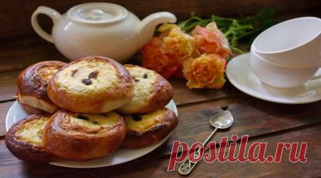 Ватрушки с творогом — 6 пошаговых рецептов приготовления Ватрушки пекли ещё наши предки с незапамятных времён. Ватрушки с творогом и шоколадом, с творогом и изюмом и другие, в этой статье. Обязательно приготовьте!