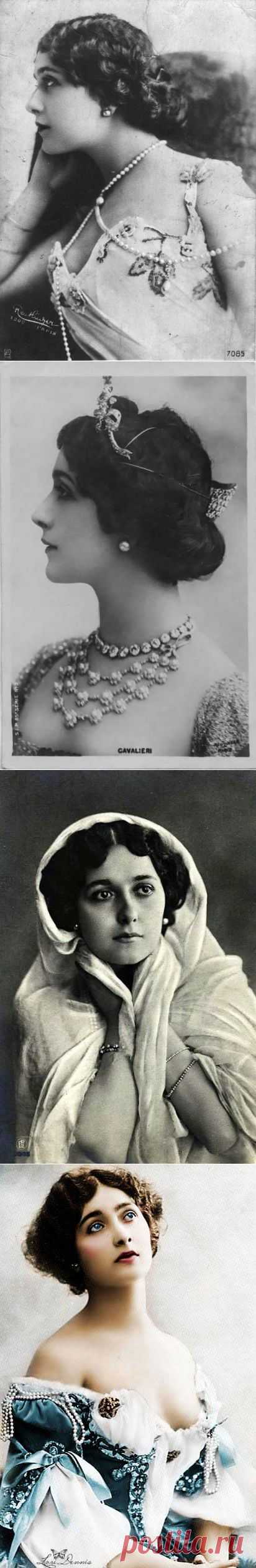 Певица, куртизанка и фотомодель....-