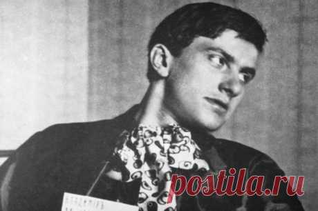 Правду рассказала сама. Почему потомки Маяковского носили чужие фамилии?. «Если отец — облако в штанах, то я грозовая туча в юбке», — шутила Хелен Патрисия Томпсон, американская дочь Владимира Маяковского.