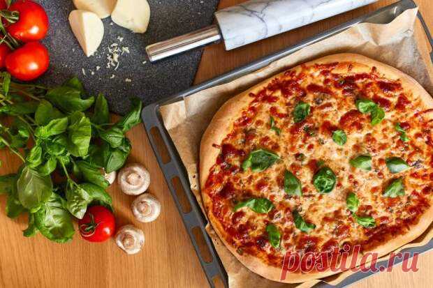 Правильное тесто для пиццы и 10 вкусных начинок - БУДЕТ ВКУСНО! - медиаплатформа МирТесен Пицца — один из столпов итальянской кухни. Этот открытый пирог с разнообразными начинками так популярен в мире, что трудно представить, с чем он мог бы конкурировать. Но парадокс: всякий раз, когда нам хочется пиццы, мы набираем номер службы доставки или отправляемся в пиццерию. А ведь сделать