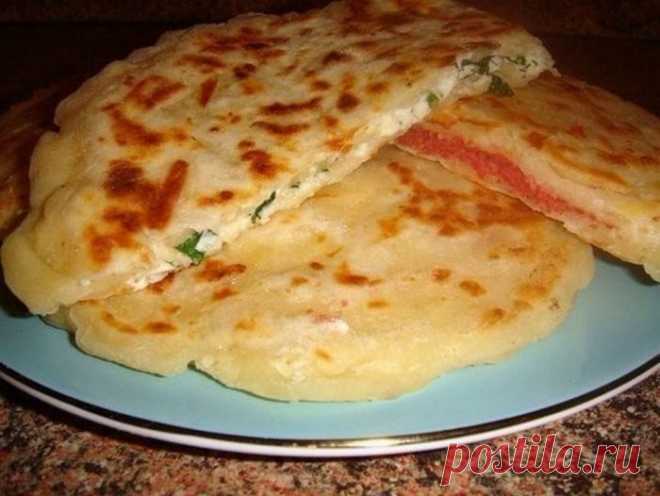 Сырные лепешки с начинкой на сковороде: вкусные рецепты