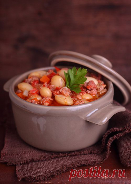 Фасоль тушеная с овощами и мясом в мультиварке