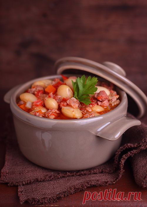 Фасоль тушеная с овощами и мясом в мультиварке
