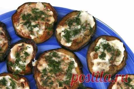 Запеченные баклажаны с чесноком и хлебной крошкой рецепт – веганская еда: закуски. «Еда»