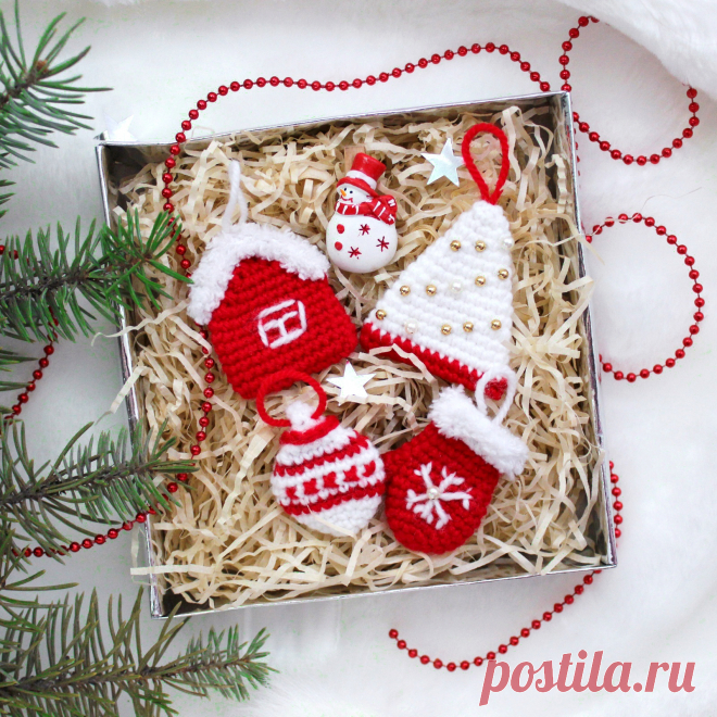 PDF Новогодние сувениры крючком. FREE crochet pattern; Аmigurumi toy patterns. Амигуруми схемы и описания на русском. Вязаные игрушки и поделки своими руками #amimore - Новый год, рождество, сувениры, ёлочное украшение.