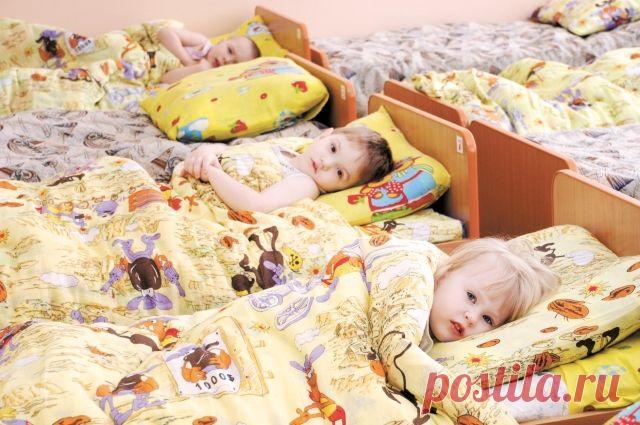 ЧТО ТАКОЕ СОННОЕ ОПЬЯНЕНИЕ У ДЕТЕЙ? Для детского сна важно постоянство, поэтому нужно регламентировать сон и будить в одно и то же время, даже в выходные.