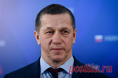 Трутнев: ВЭФ стал одним из эффективных инструментов развития Дальнего Востока. Благодаря новым проектам введено 944 предприятия, создано более 165 тыс. рабочих мест, рассказал зампредседателя правительства России - полномочного представителя президента в ДФО