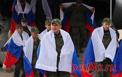 Вернувшиеся из плена военнослужащие ВС РФ поделились планами на будущее. Один из них рассказал, что хочет "стать лучшей версией себя"
