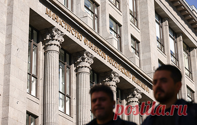 Минфин: новый механизм гарантий для иностранных инвесторов вызвал интерес. Заместитель министра финансов России Алексей Моисеев отметил, что среди заинтересованных есть инвесторы из недружественных стран