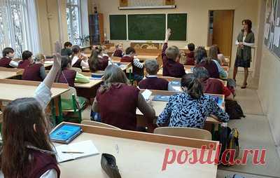 В ЛНР средняя зарплата педагогов выросла до 57 тыс. рублей. Это сопоставимо с зарплатой учителей в соседней Ростовской области