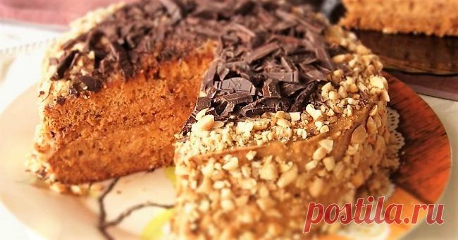 Другий рік поспіль готую чоловікові на день народження «Чоловічий ідеал» Торт виходить дуже смачним, ніжним і м’яким. Інгредієнти: борошно – 2.5-3 склянки; цукор – 1.5 склянки; коньяк – 50 мл; яйця – 4 шт; горіхи волоські – 100 г; мед – 4 ст.л; сода – 1 ч.л; оцет 9% – 1 ч.л; ванільний цукор – 0.5 ч.л. Для приготування крему: варене згущене молоко – 300 […]