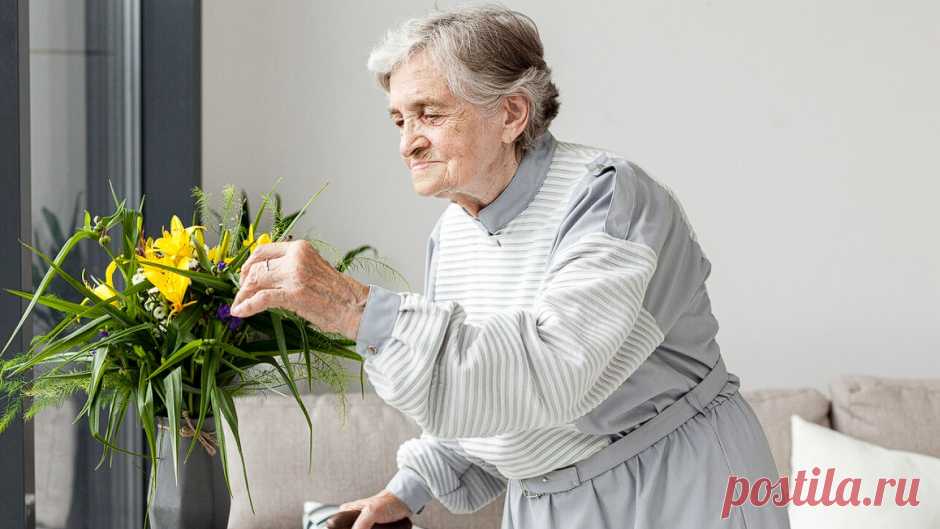 Работающая 102-летняя женщина раскрыла секрет долголетия - Здоровье Mail.ru