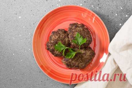 Блюда из говяжьего сердца - 6 вкусных рецептов с фото, простые рецепты блюд из говяжьего сердца Разнообразие блюд из говяжьего сердца впечатляет. Из него получается отличный паштет и котлеты, его добавляют в рагу и готовят гуляш. Как приготовить блюда из говяжьего сердца просто, быстро и вкусно - смотрите в наших рецептах с фото!