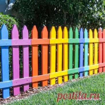Rainbow fence backyards | Rainbow fence paint, Rainbow picket fence, Garden fence art
