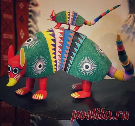 Oaxaca Carving Of A Mother And Baby Armadillo By Victoriano Ramirez