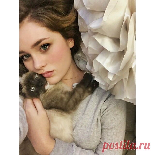 Грэйс Виктория Кокс, 10 марта, 1995