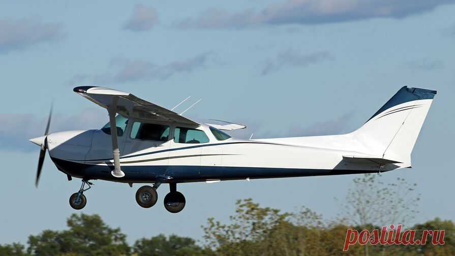 Названы возможные причины крушения самолета Cessna в Татарстане. Основными причинами крушения Cessna в Татарстане могли стать техническая неисправность и ошибка пилотирования. Об этом сообщает ТАСС со ссылкой на оперативные службы. По словам собеседника агентства, указанные факторы рассматриваются в ...