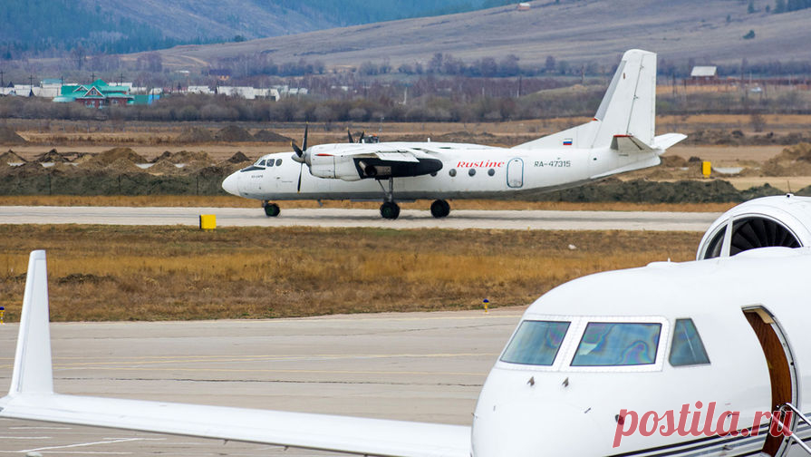 Названа возможная причина внештатной ситуации с самолетом Ан-24 в Якутии. Самолет Ан-24 приземлился вне взлетно-посадочной полосы (ВПП) в аэропорту поселка Зырянка в Якутии из-за ошибки экипажа при пилотировании. Об этом сообщает Telegram-канал Shot. В публикации отмечается, что самолет "Полярных ...