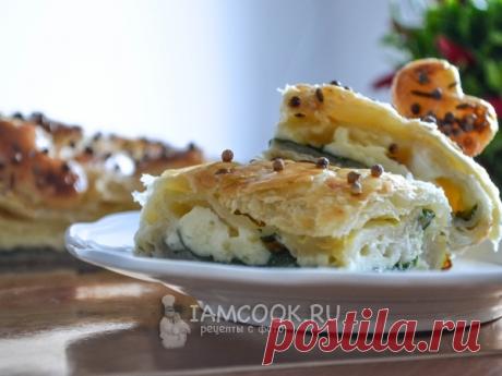 Пирог из слоеного теста с щавелем — рецепт с фото Быстро, вкусно и сытно – это девиз занятого человека. Этот пирог является именно таким: быстрым, вкусным и сытным.