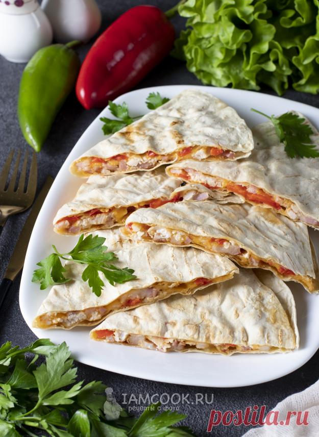 Кесадилья с беконом, курицей и сыром — рецепт с фото пошагово