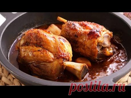 Запеченные свиные рульки с хитростью, чтобы сделать их нежными