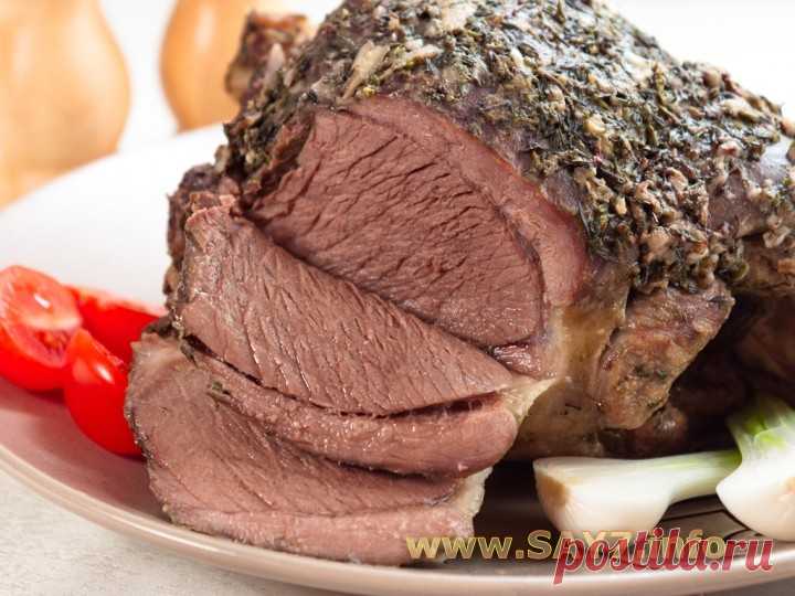 Баранина, запеченная с травами и чесноком