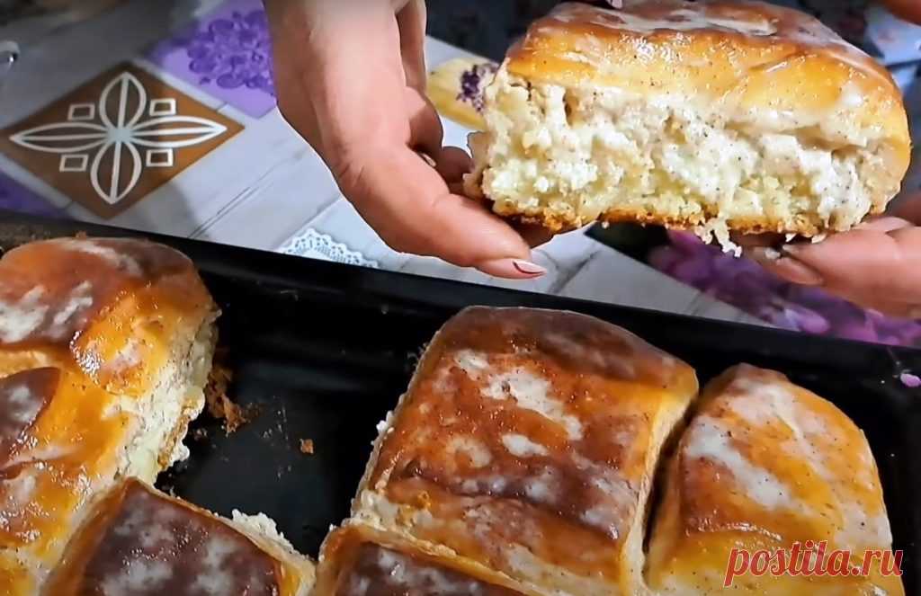 Булочки в сметанной заливке — это удивительно нежное и ароматное блюдо, которое идеально подходит для завтрака, перекуса или уютного семейного чаепития.