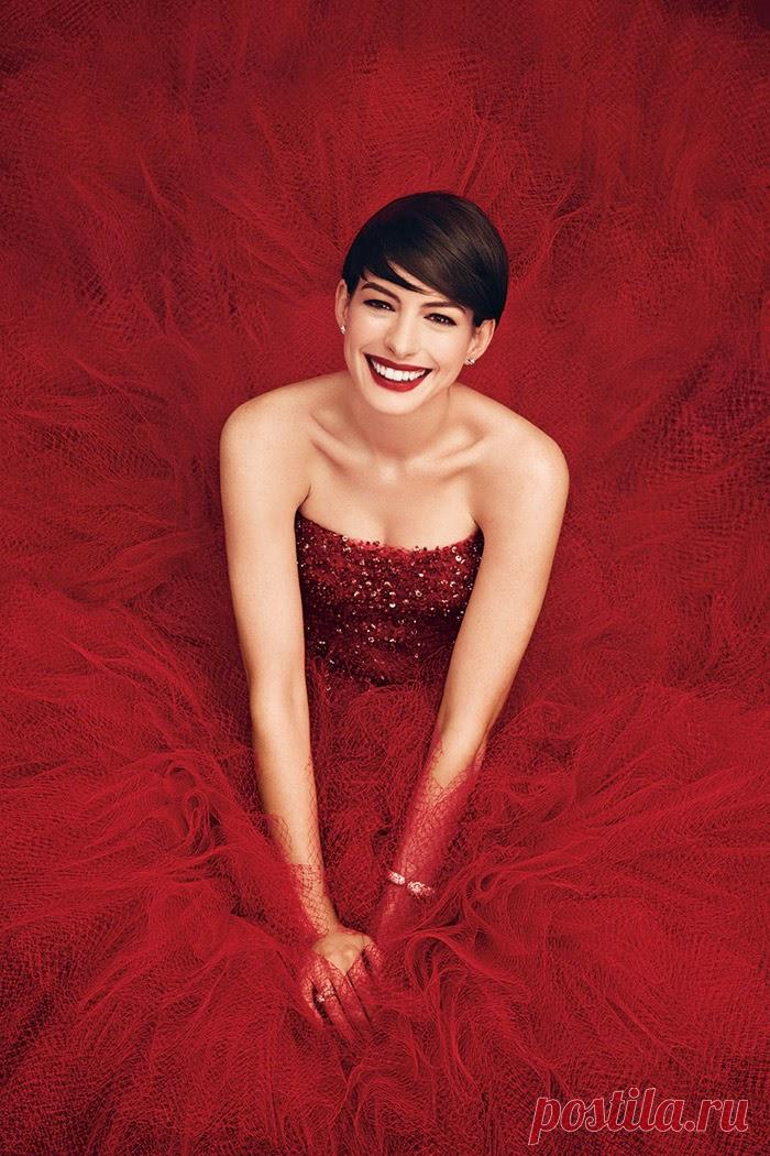 Энн Хэтэуэй (Anne Hathaway) в фотосессии Алекси Любомирски (Alexi Lubomirski) для журнала Harper’s Bazaar (ноябрь 2014)