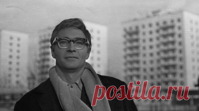«Счастье — это когда тебя понимают»: как советская лента «Доживём до понедельника» стала культовой. 2 июля 1968 года состоялась премьера мелодрамы Станислава Ростоцкого «Доживём до понедельника». Роли в фильме исполнили Вячеслав Тихонов, Ирина Печерникова, Нина Меньшикова, Игорь Старыгин, Ольга Остроумова. Фильм завоевал Золотой приз Московского международного кинофестиваля, а позже был отмечен Госпремией. Как лента изменила судьбы актёров, отразила настроения эпохи оттепели и осталась…